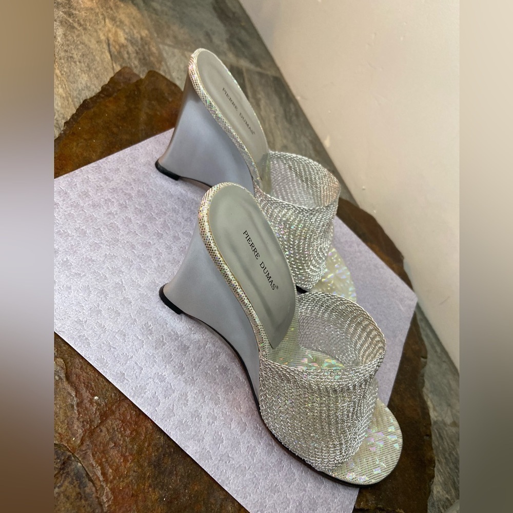 Pierre Dumas~Iridescent Insole w/Wire Mesh-Look Slide Sandal~Wedge~Silver~Size 9 - Picture 5 of 13